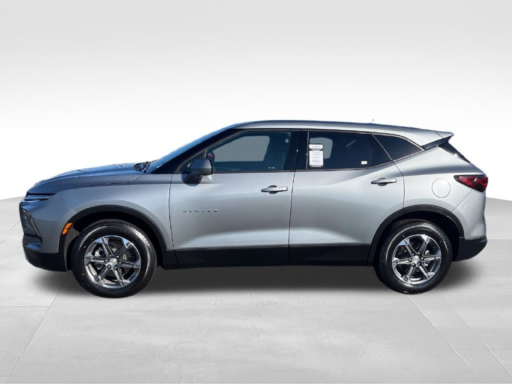 Used 2025 Gray Chevrolet LT image 2