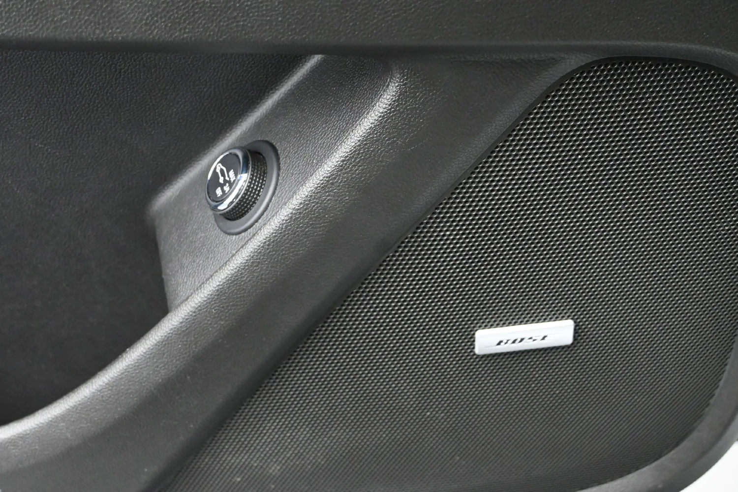 Used 2023 SUMMIT WHITE Chevrolet RS image 28