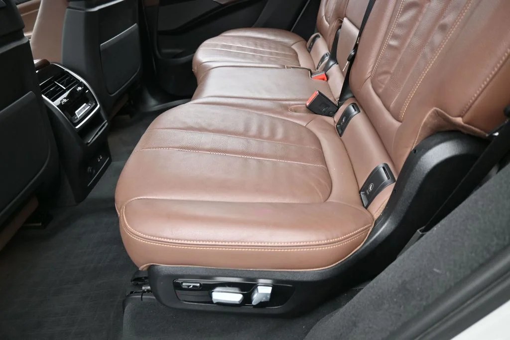 Used 2020 Mineral White Metallic BMW xDrive40i image 37