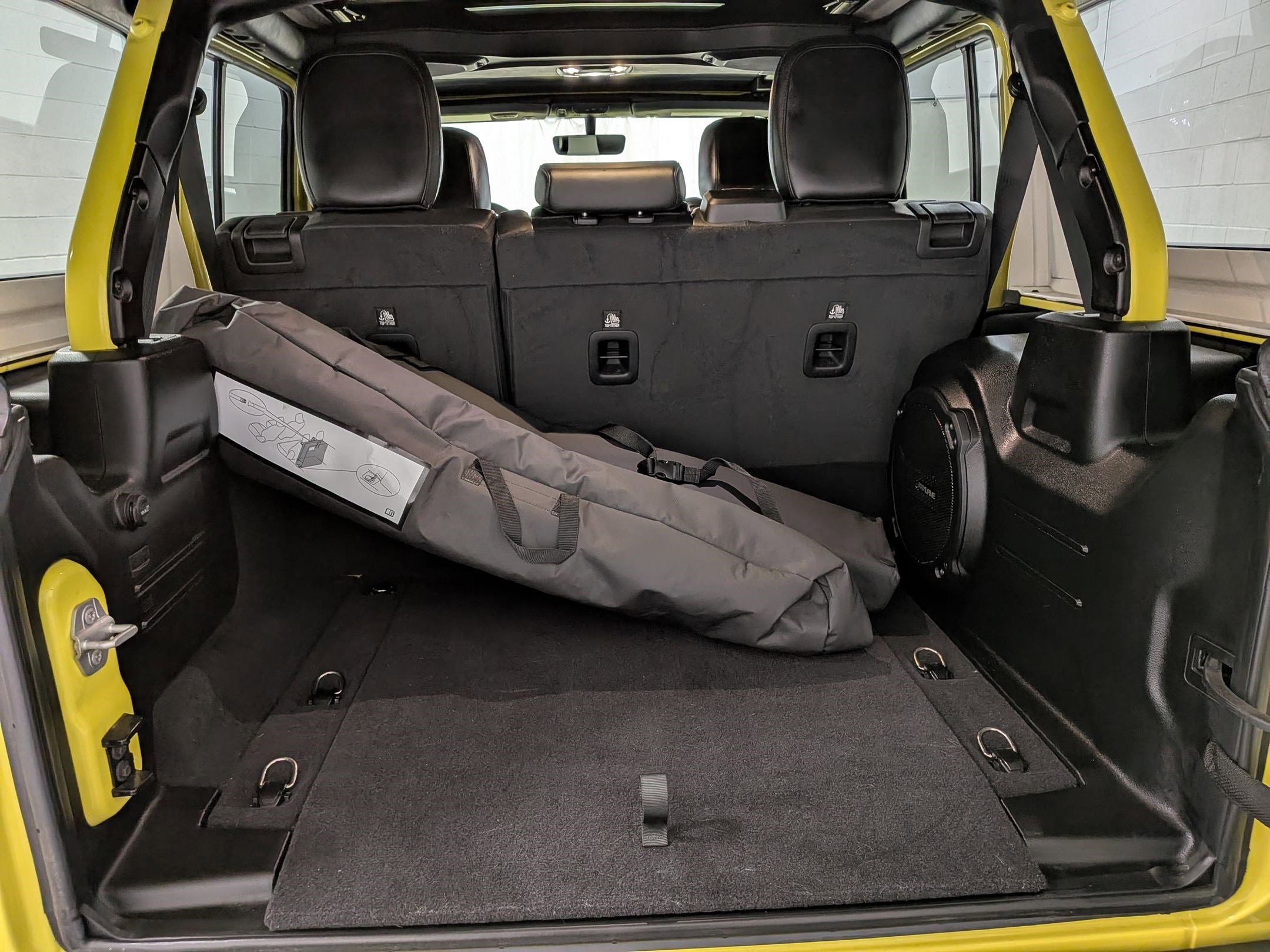 Used 2023 High Velocity Clearcoat Jeep Sahara image 28