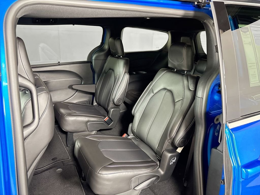 New 2026 Hydro Blue Pearl-Coat Exterior Paint Chrysler  image 18