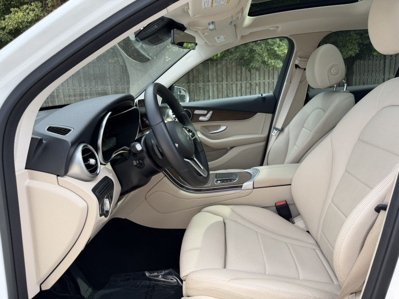 Certified Used 2022  Mercedes-Benz GLC 300 image 17