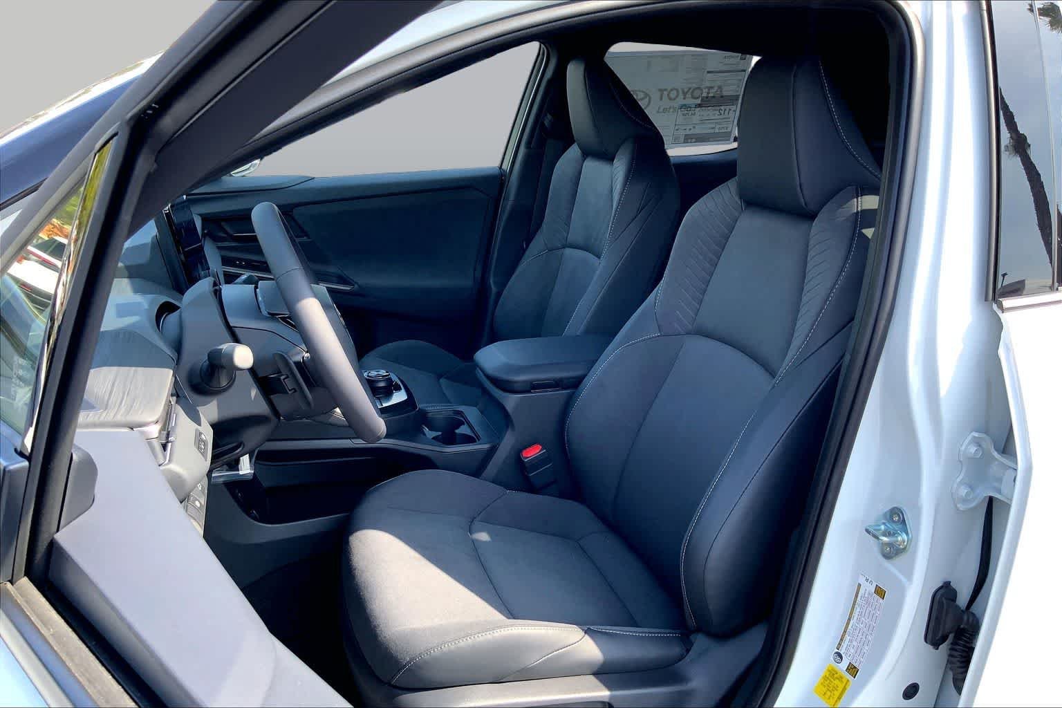 2026 Toyota C-HR XSE - Photo 9