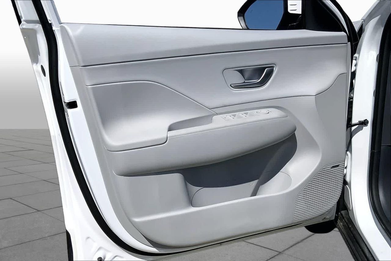 2026 Hyundai Kona Limited - Photo 10