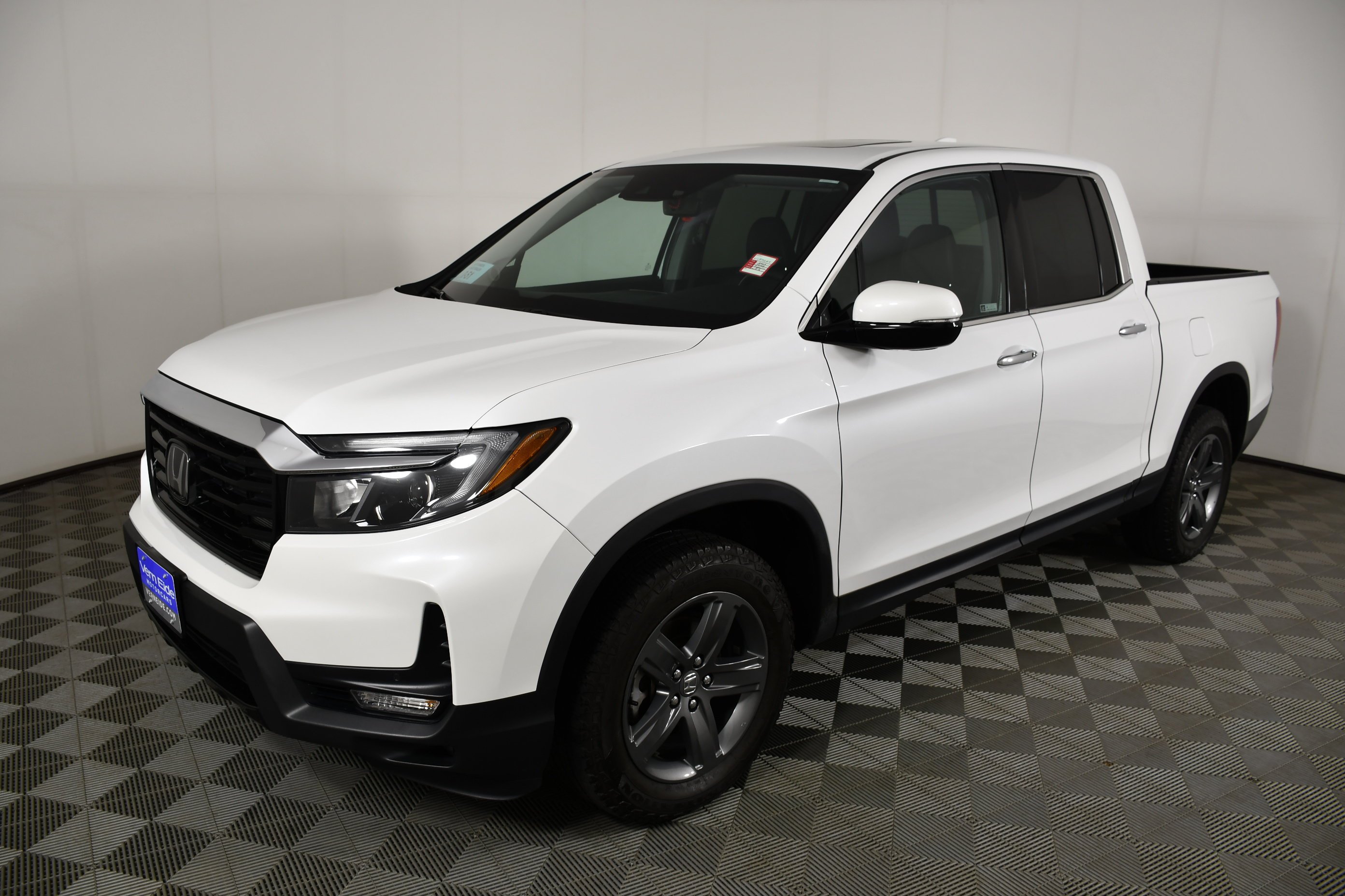 Certified Used 2023 Platinum White Pearl Honda AWD RTL-E image 10