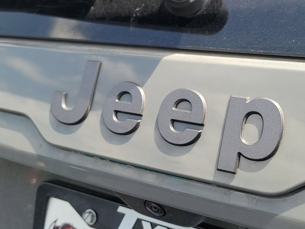 New 2026 Sting-Gray Clearcoat Jeep Laredo image 3