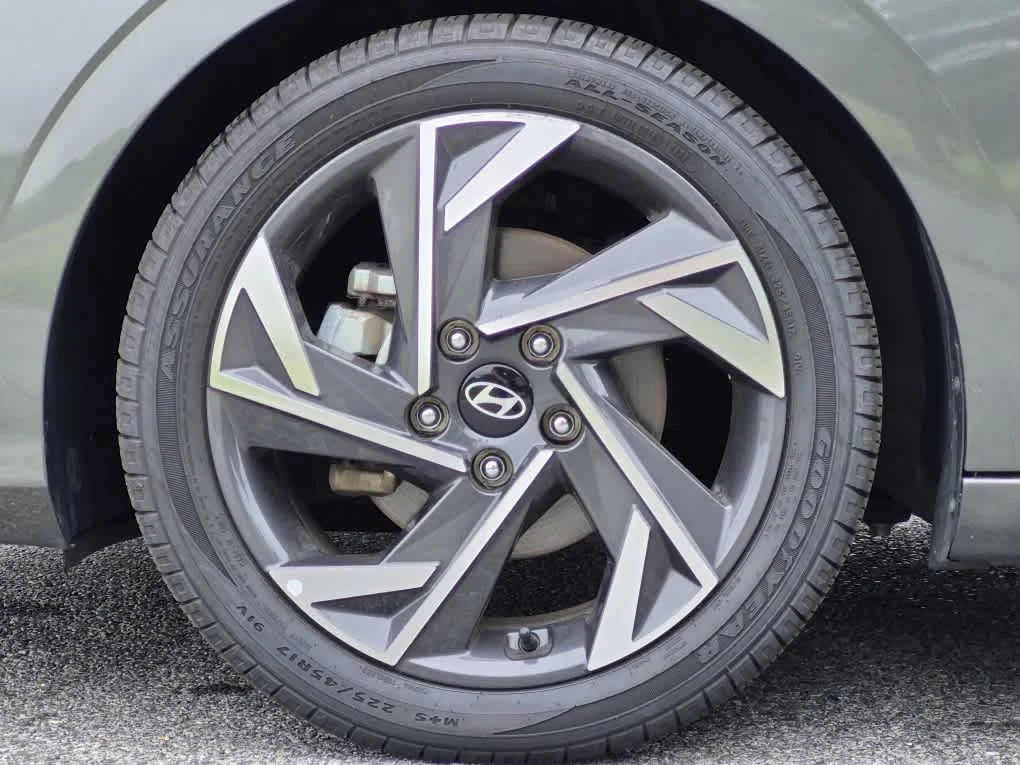 Certified Used 2024 Amazon Gray Hyundai Limited image 8