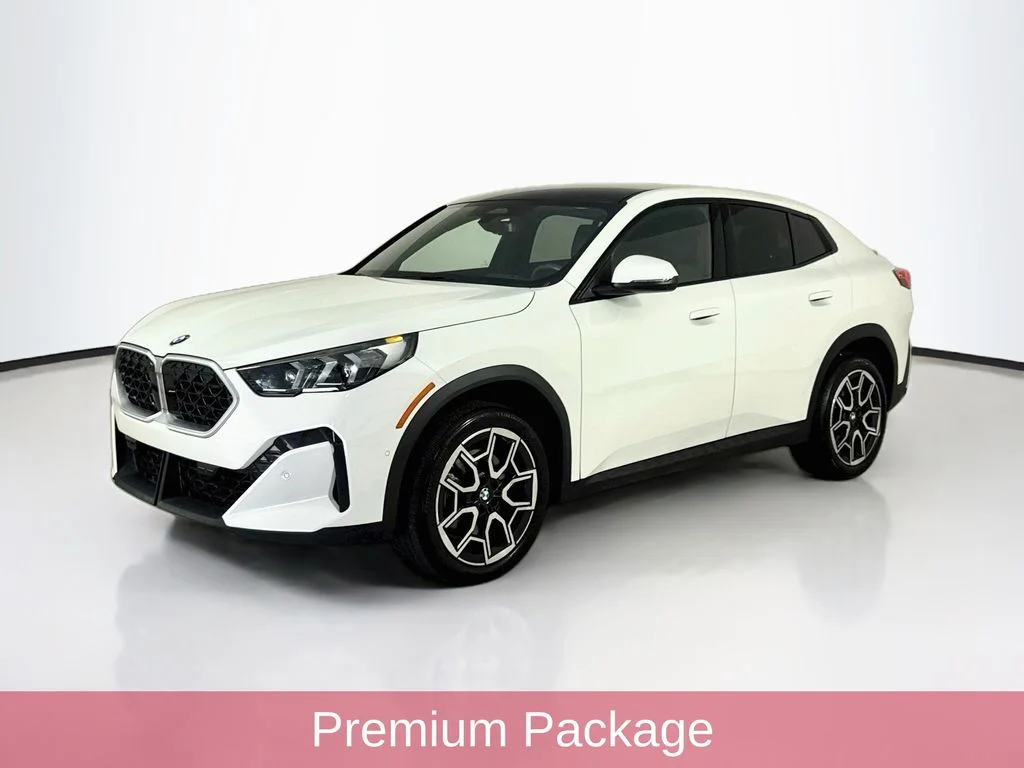 Used 2025 White BMW xDrive28i image 3