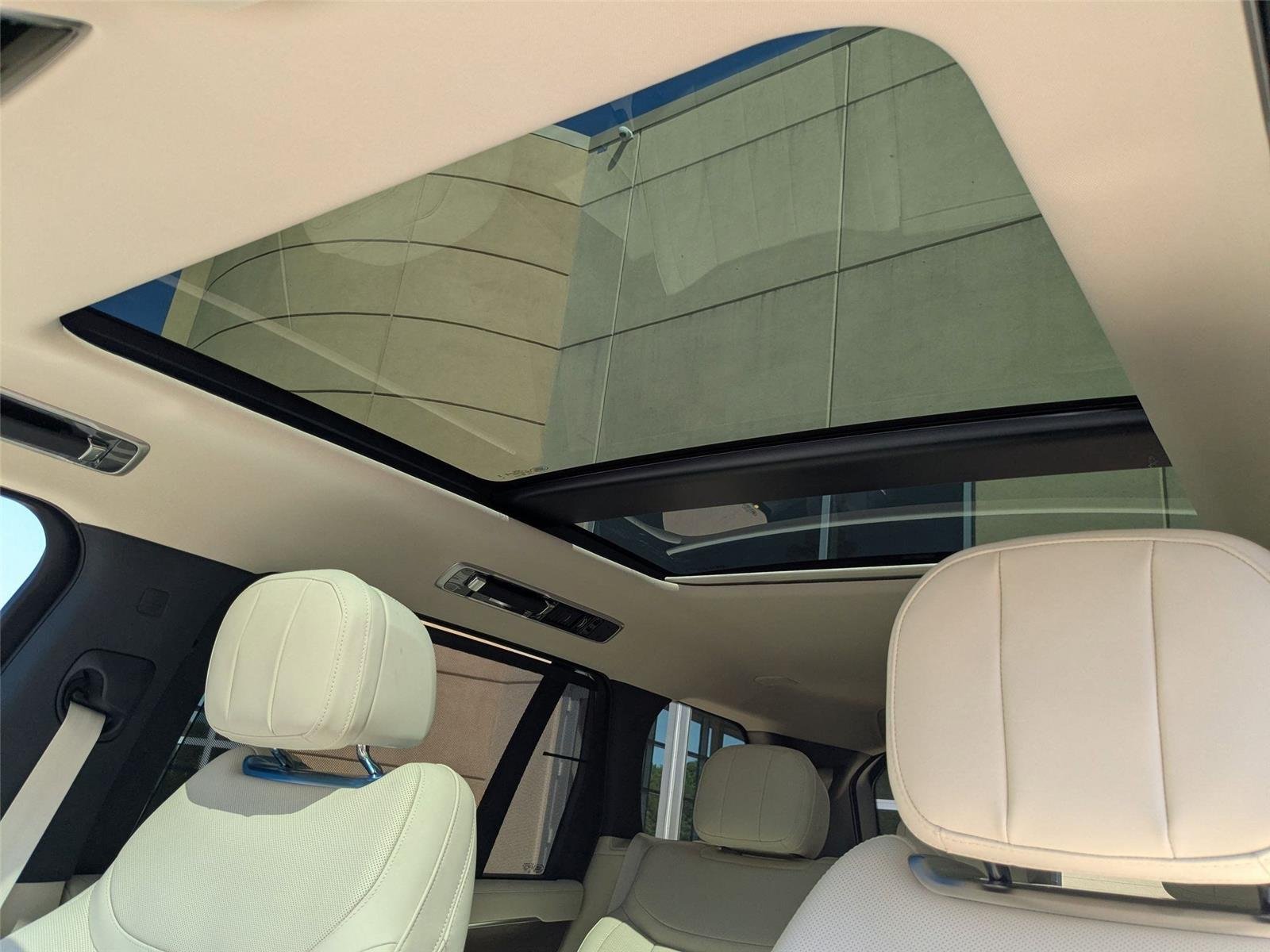 New 2026 Icy White Land Rover SE image 21