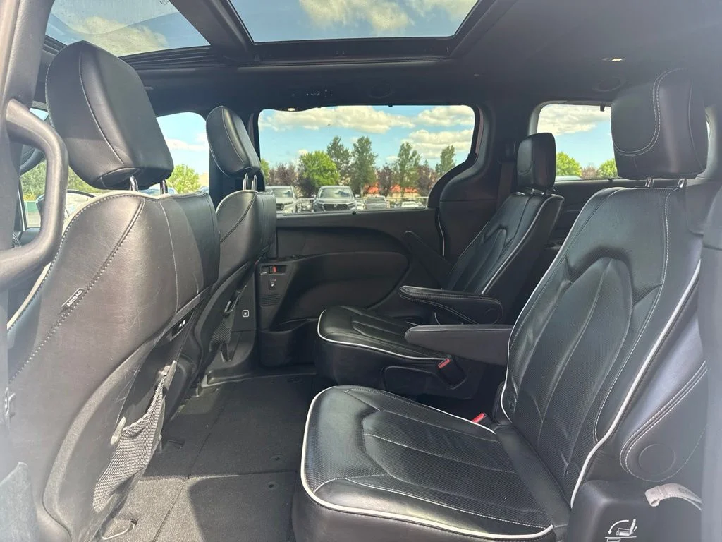 Used 2025 Bright White Clearcoat Chrysler Limited image 19