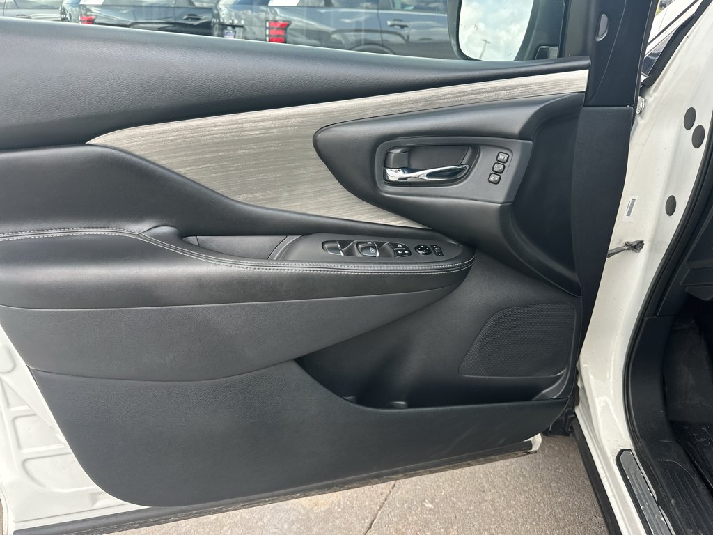 Used 2018 Pearl White Nissan SL image 15