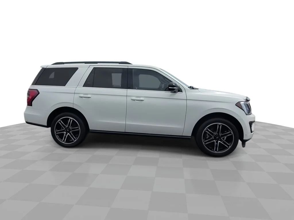Used 2021 White Ford Limited image 9