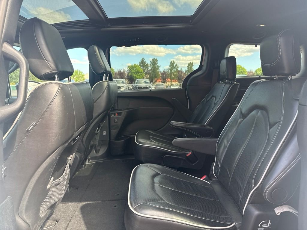 Used 2025 Bright White Clearcoat Chrysler Limited image 19