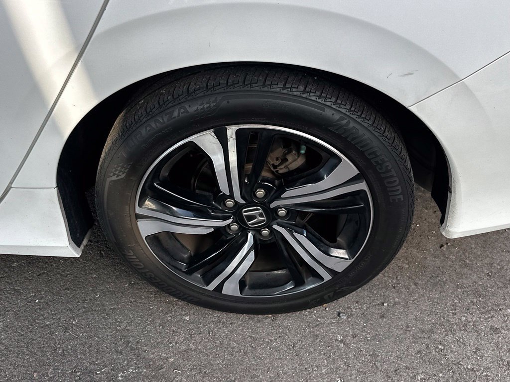 Used 2017 White Orchid Pearl Honda Touring image 17