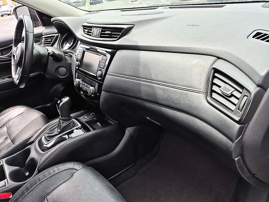 Certified Used 2020 Magnetic Black Pearl Nissan SL image 35