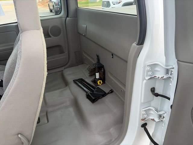Used 2004 White GMC Fleet image 14
