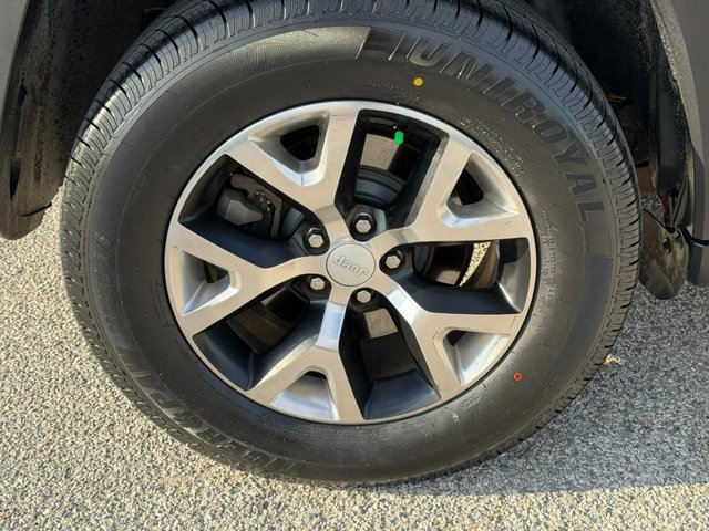 Used 2017 Red Jeep Trailhawk image 7