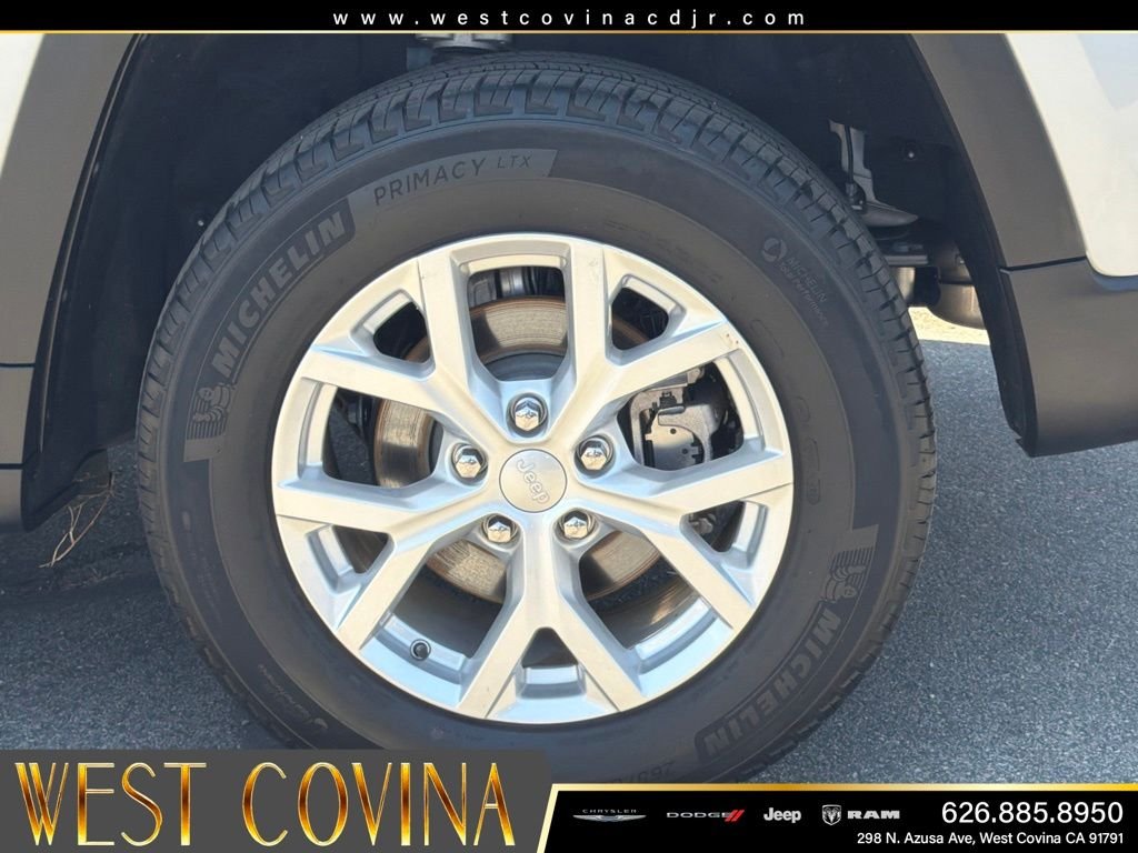 Used 2023 Silver Jeep Limited image 18