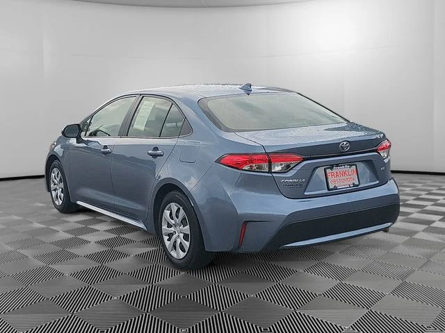 Used 2022  Toyota LE image 3
