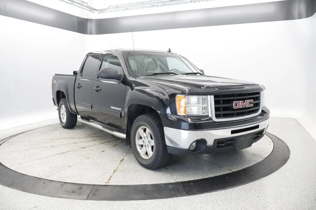 Used 2011 Black GMC SLE image 7