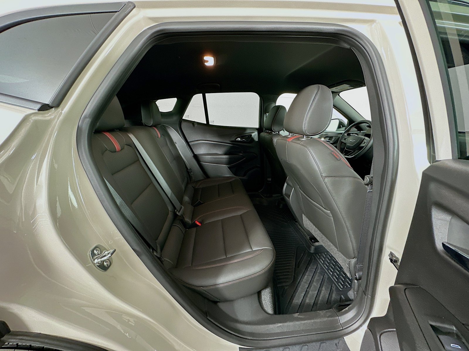 Used 2026 White Sands Chevrolet 2RS image 25