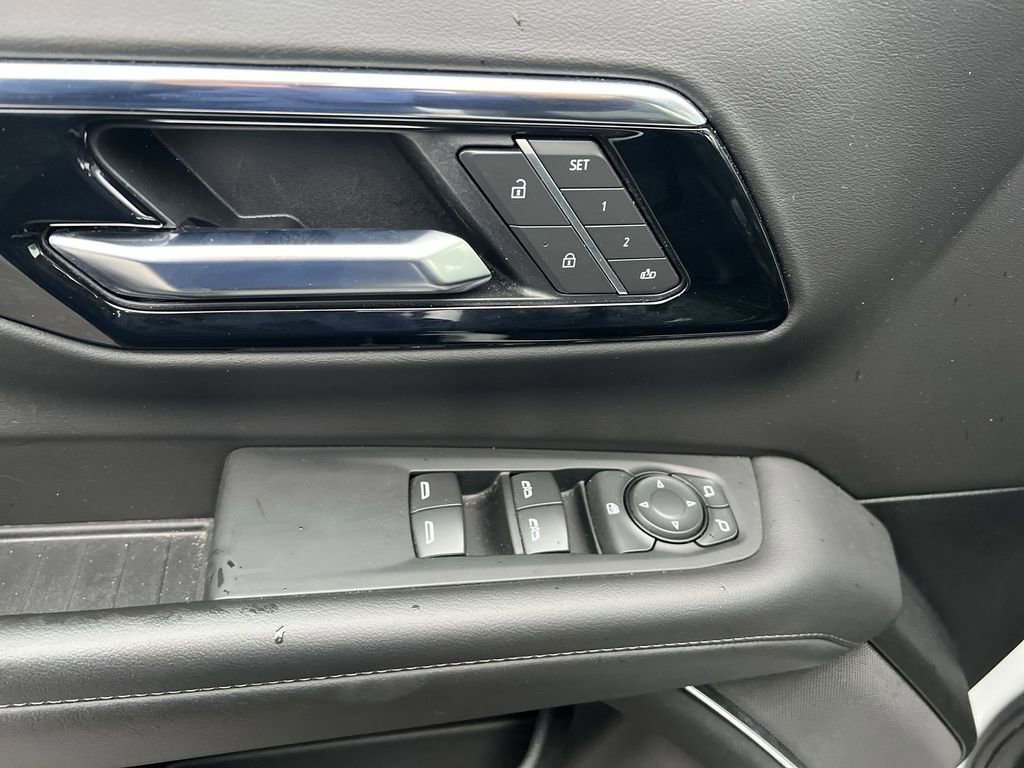 Used 2025 Summit White Chevrolet LT image 20