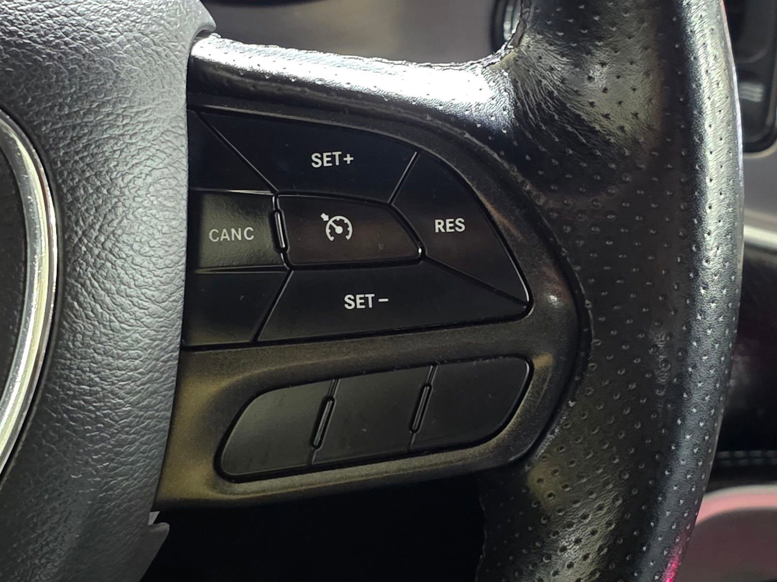 Used 2022  Dodge SXT image 29