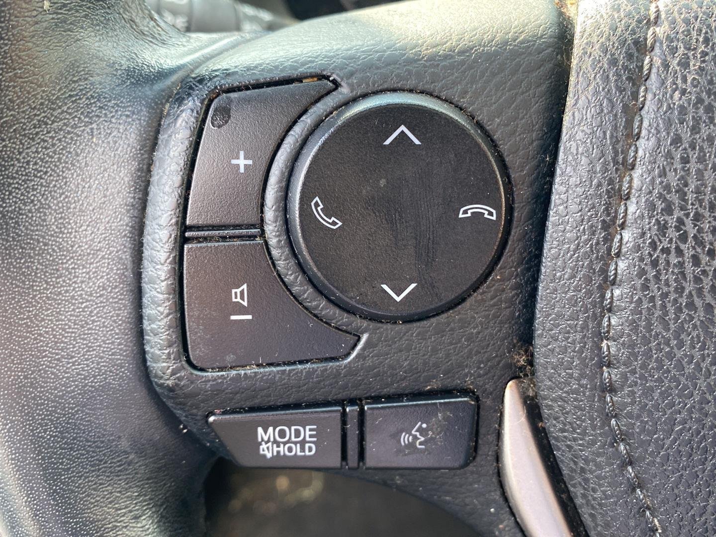 Used 2018 Silver Sky Metallic Toyota XLE image 15