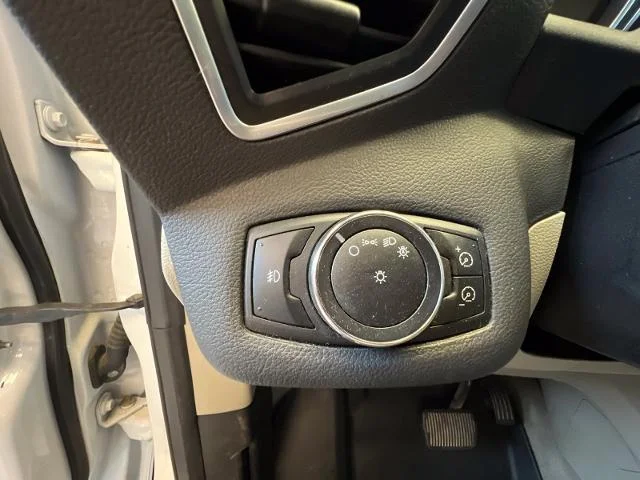 Used 2013 White Platinum Tri-Coat Ford  image 24