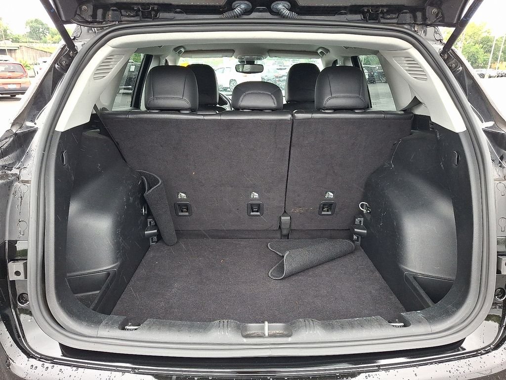 Used 2019 Black Jeep Latitude image 28
