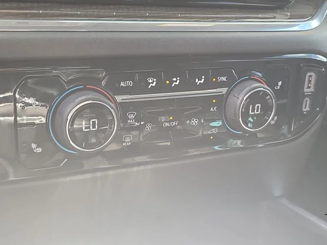 Used 2025 White Chevrolet LT image 26
