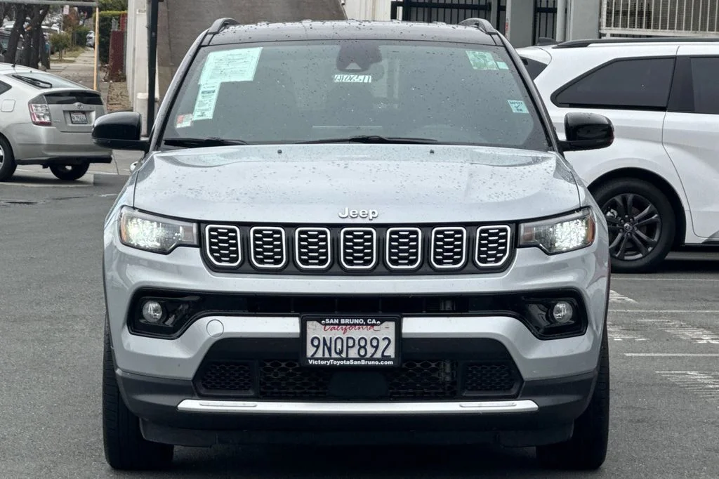 Used 2025 Silver Jeep Limited image 9
