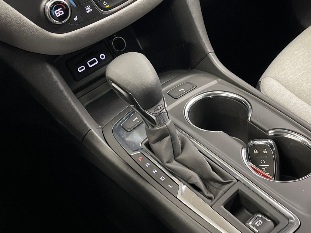 Used 2024 Summit White Chevrolet LT image 24