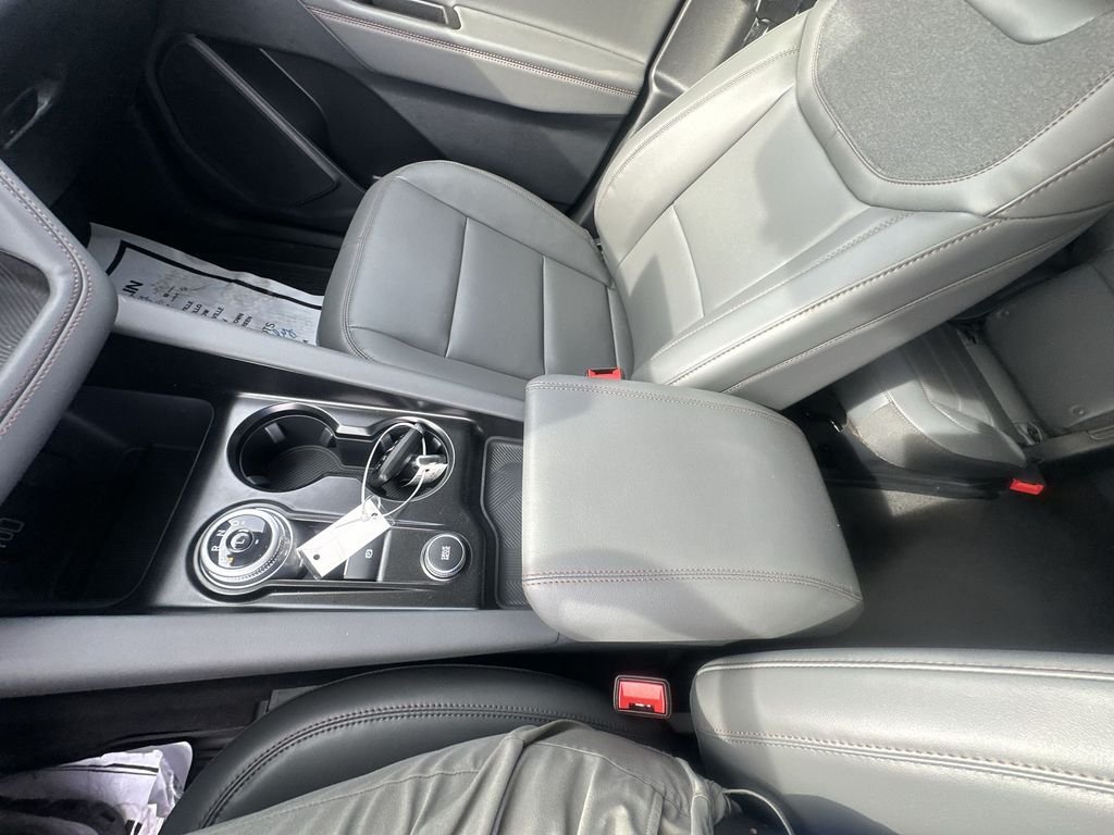 New 2026 Space White Metallic Ford Active image 27