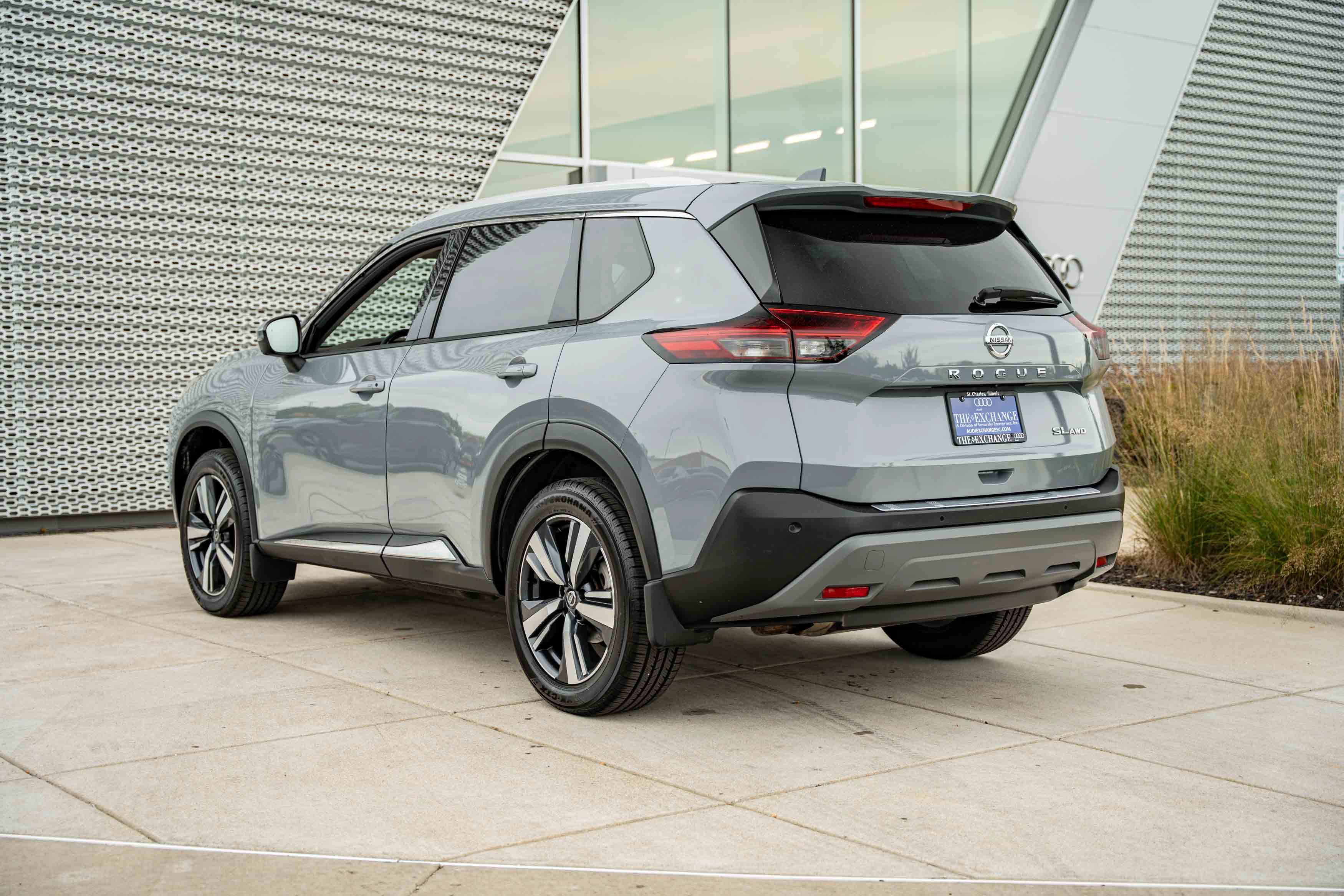 Used 2021 Boulder Gray Pearl Nissan SL image 3