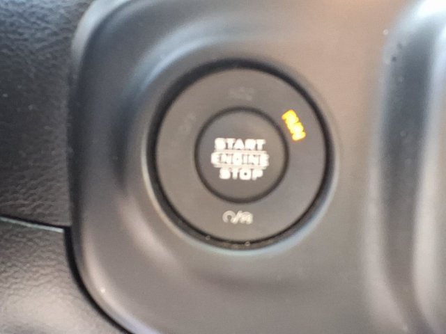 Used 2023  Jeep Sport S image 11