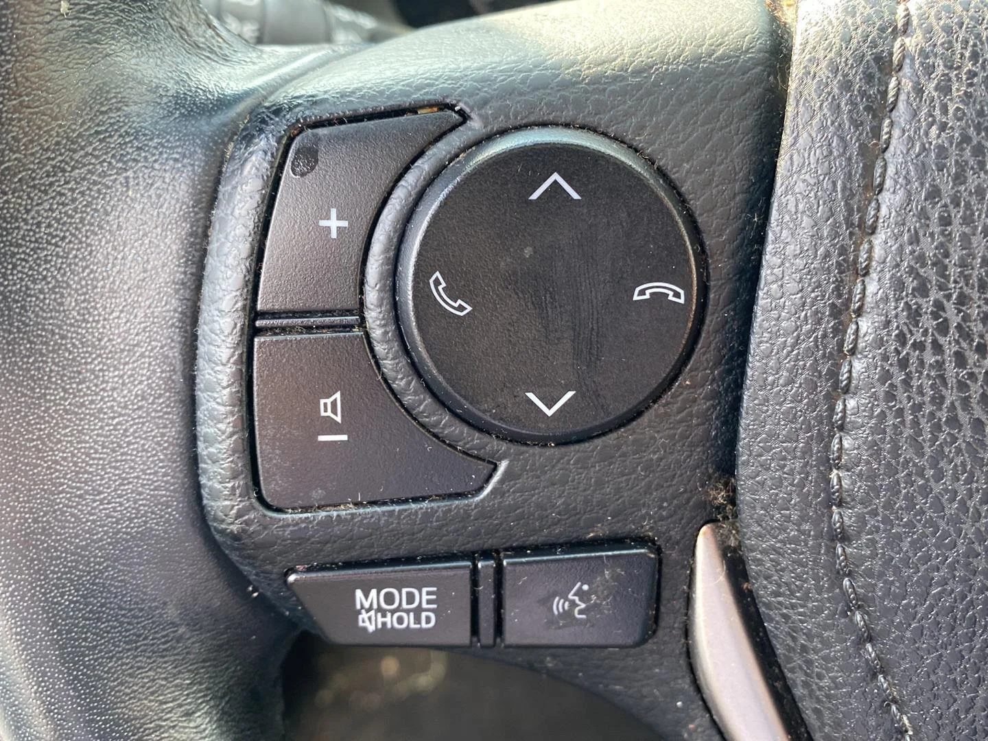 Used 2018 Silver Sky Metallic Toyota XLE image 15