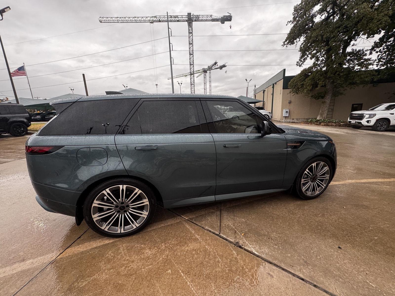 Used 2026 Giola Green Land Rover Dynamic SE P400 image 8