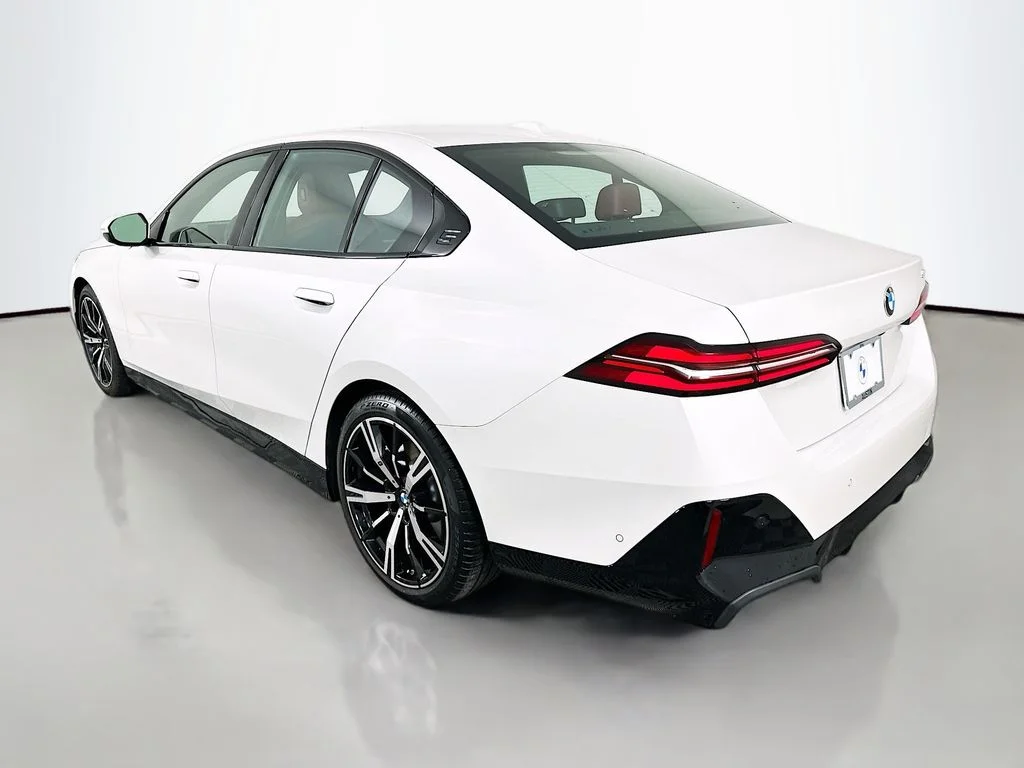 2025 BMW 5 Series 530i - Photo 7