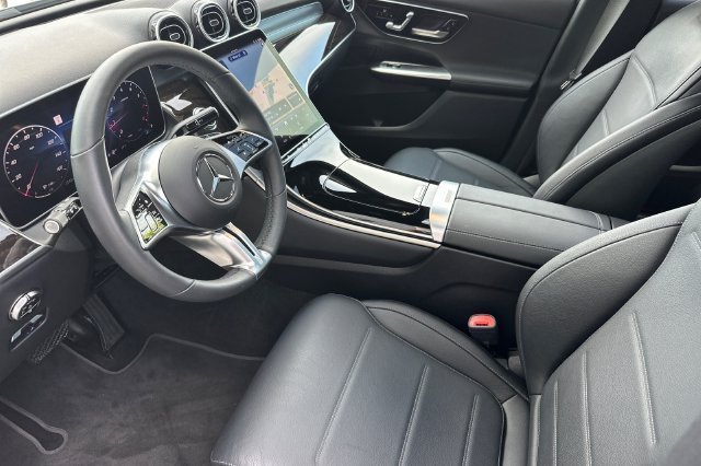 Used 2025  Mercedes-Benz GLC 300 image 9
