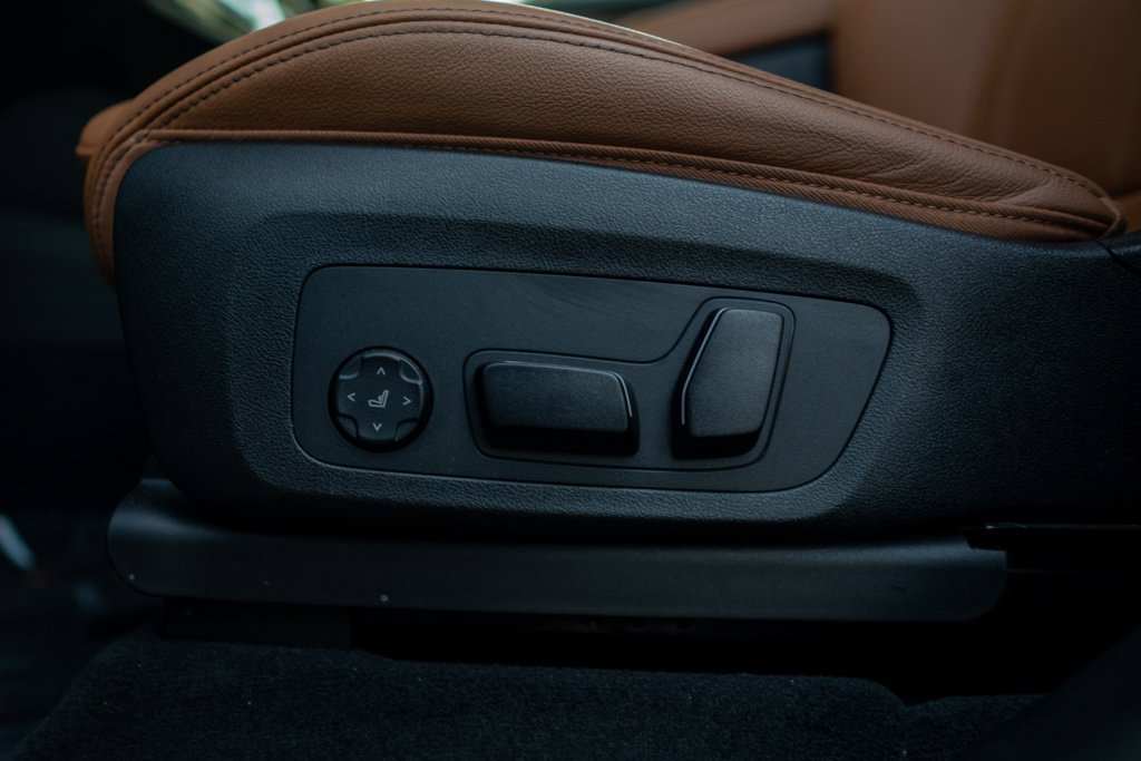 Certified Used 2024 Blue BMW xDrive30i image 25