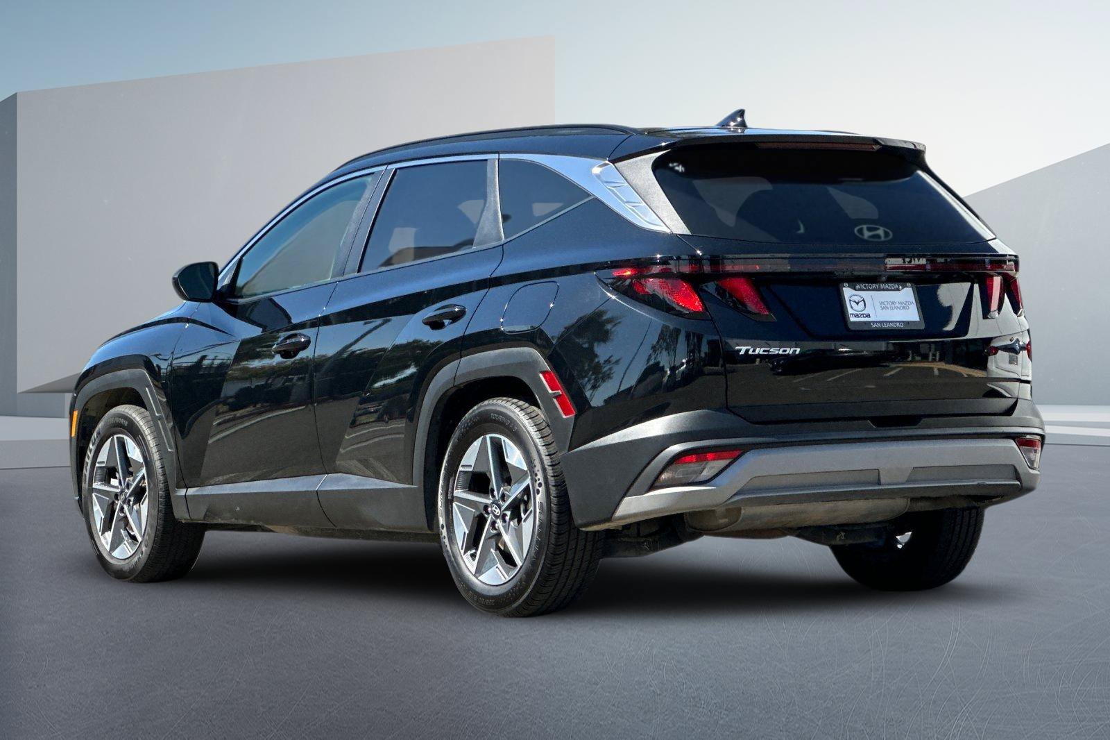 Used 2025 Black Hyundai SEL image 6
