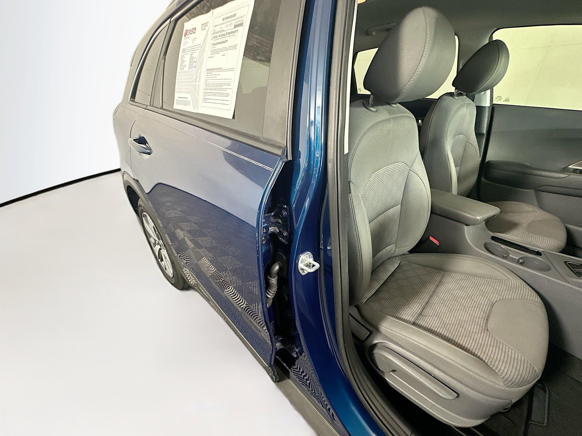 Used 2022 Deep Cerulean Kia LX image 27