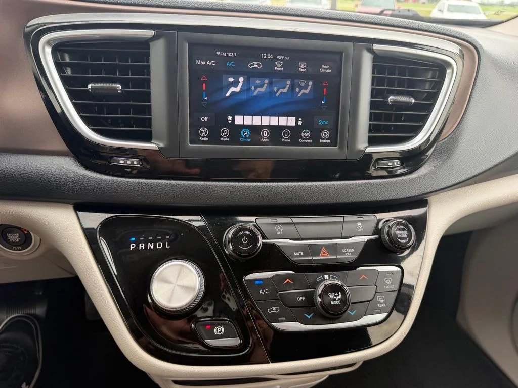 Used 2021 Blue Chrysler LX image 17