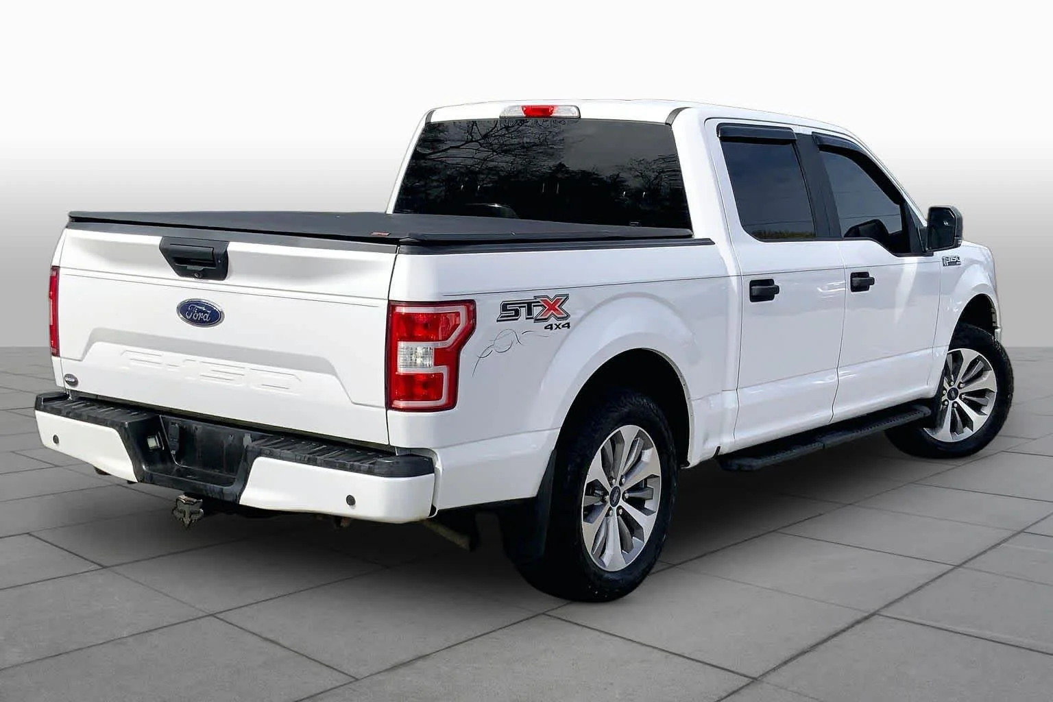 Used 2018 Oxford White Ford XL image 13