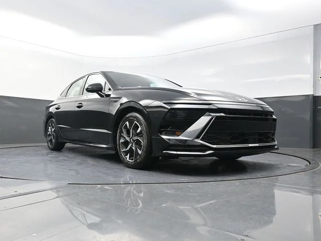 Used 2024 Black Hyundai SEL image 31