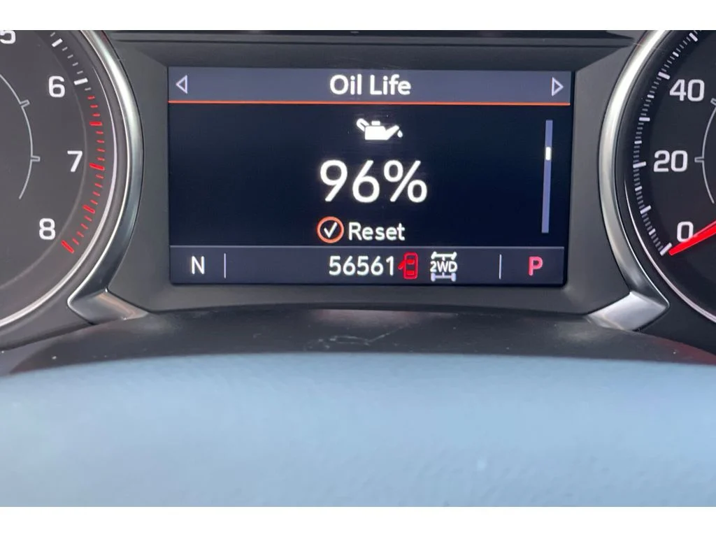 Used 2023 Summit White GMC SLT image 40