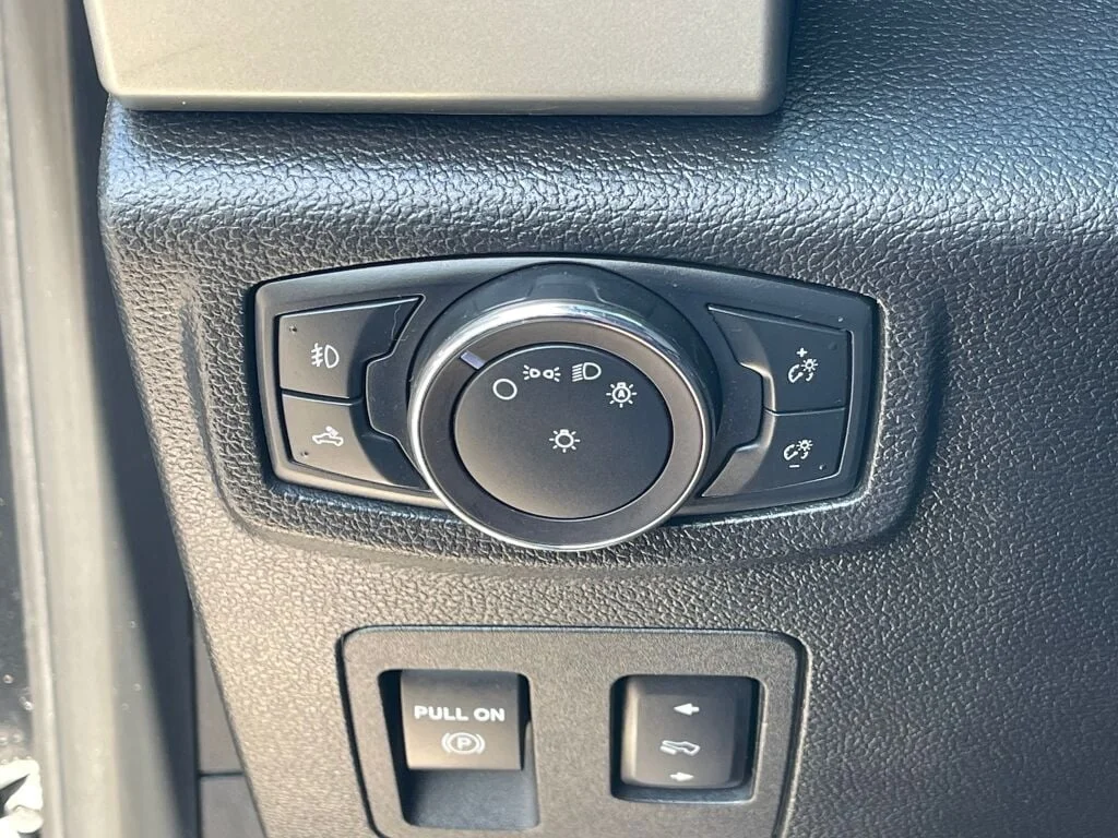 Used 2018 Shadow Black Ford LARIAT image 19
