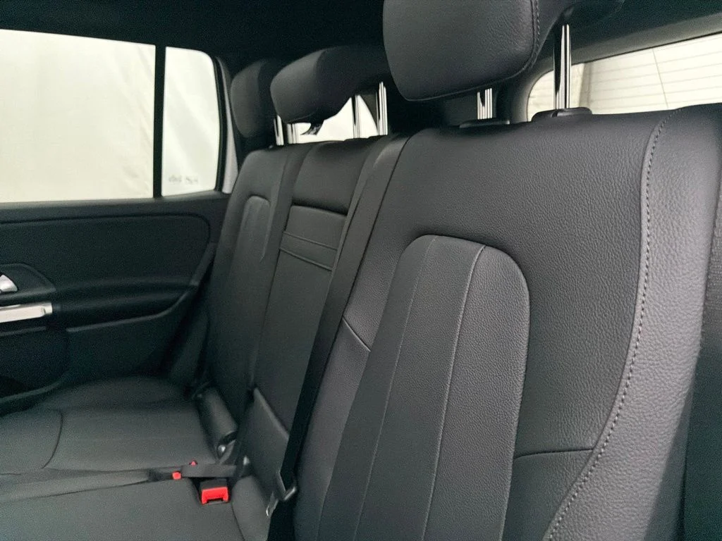 New 2026 White Mercedes-Benz GLB 250 image 18