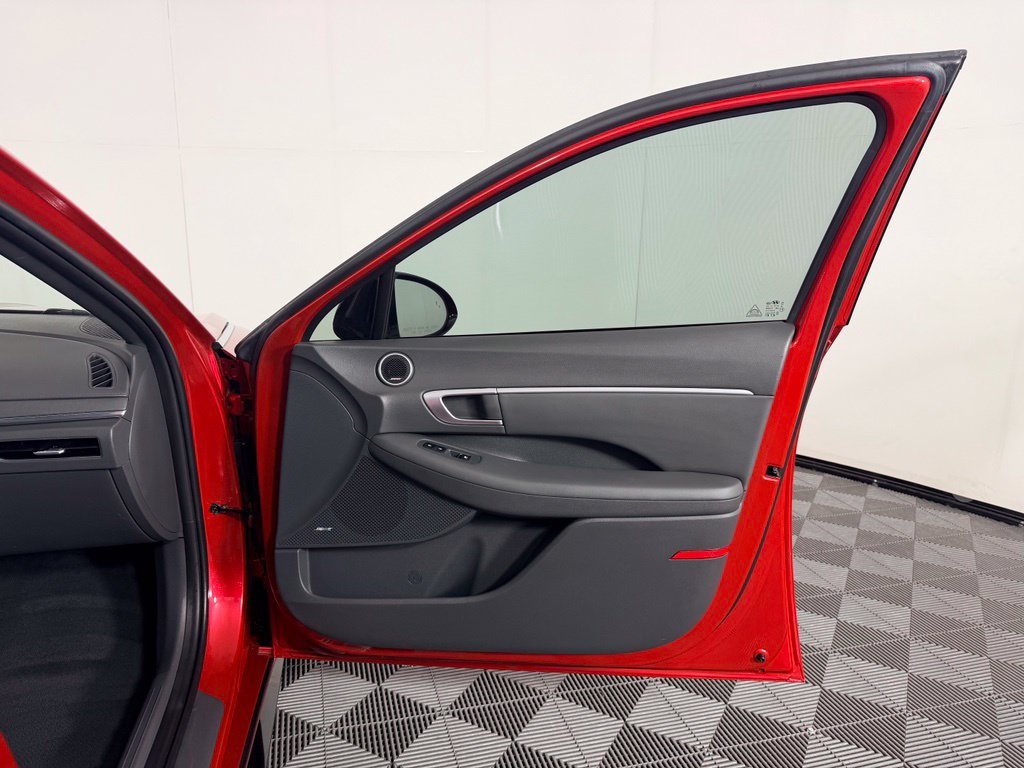 Used 2020 Red Hyundai SEL Plus image 38